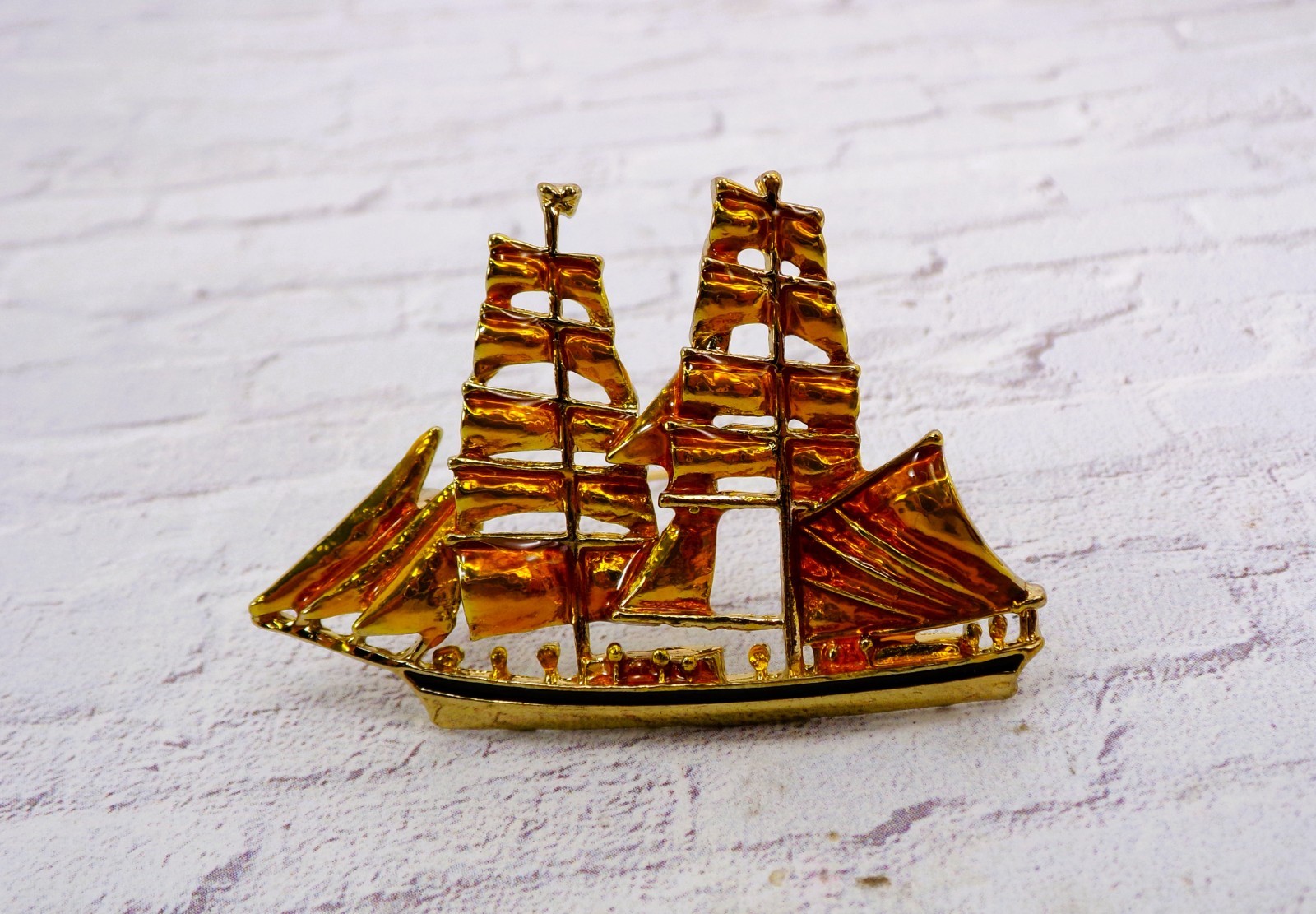 Gold color ship sail boat pin brooch with a shiny finish 2.10″ x 1.5″ New