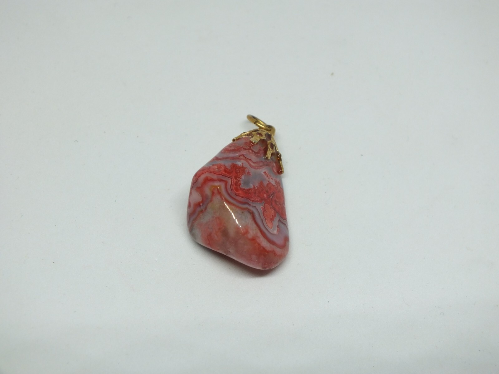 Beautiful Pendant Gold Tone Stone Marbled Reds 1 1/8 x 3/4″ UNIQUE