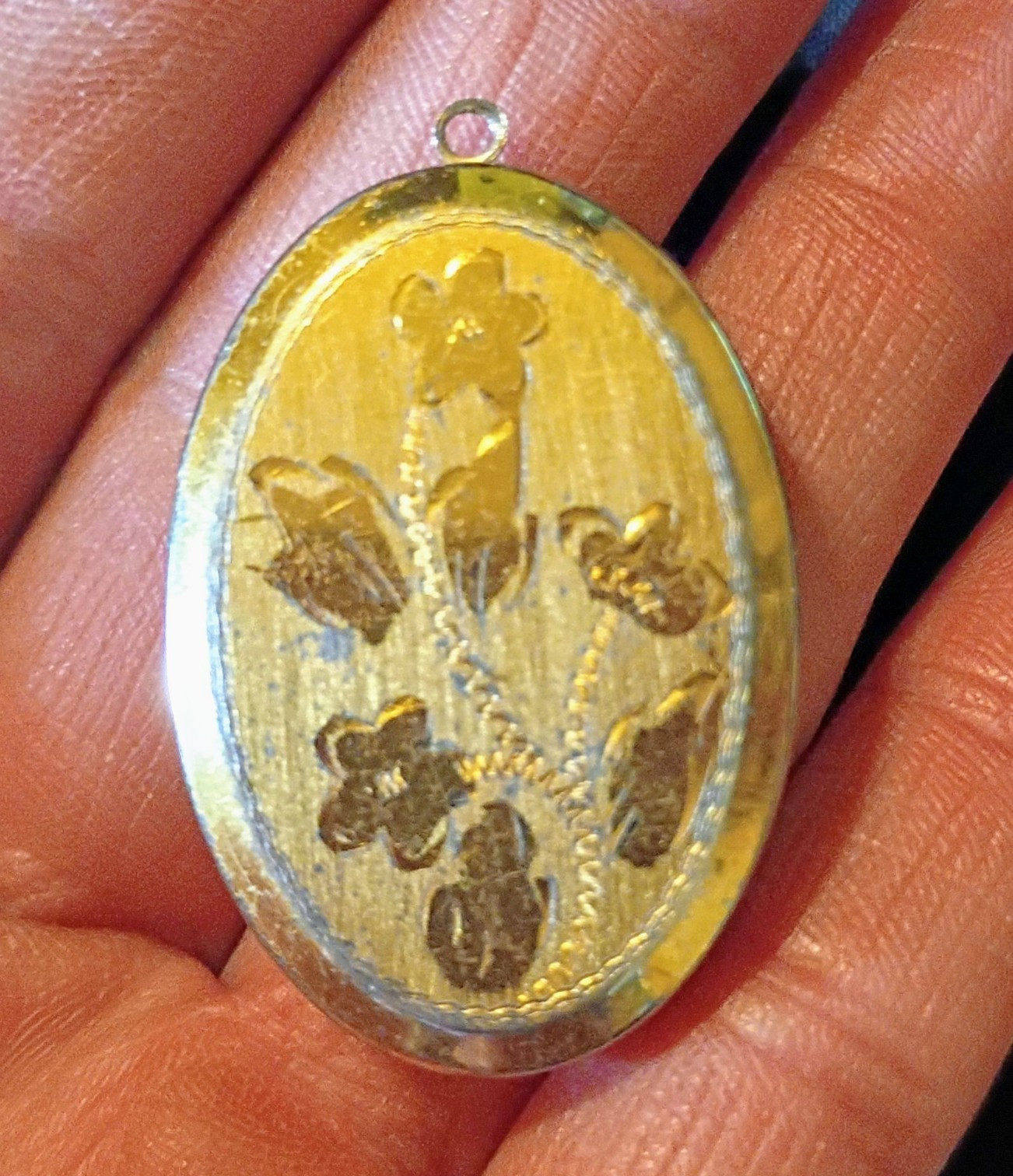 Oval Photo Locket Pendant Photo Holder Floral Design Gold Tone Metal
