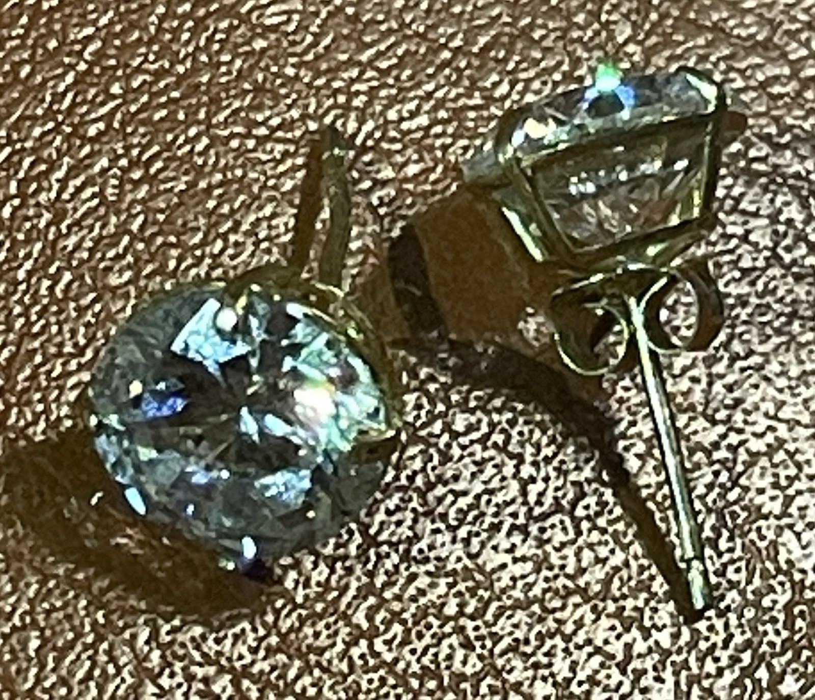 14K GOLD CZ STUD EARRINGS (1.7 GRAMS) cubic zirconia 14 K yellow LARGE STONE wow