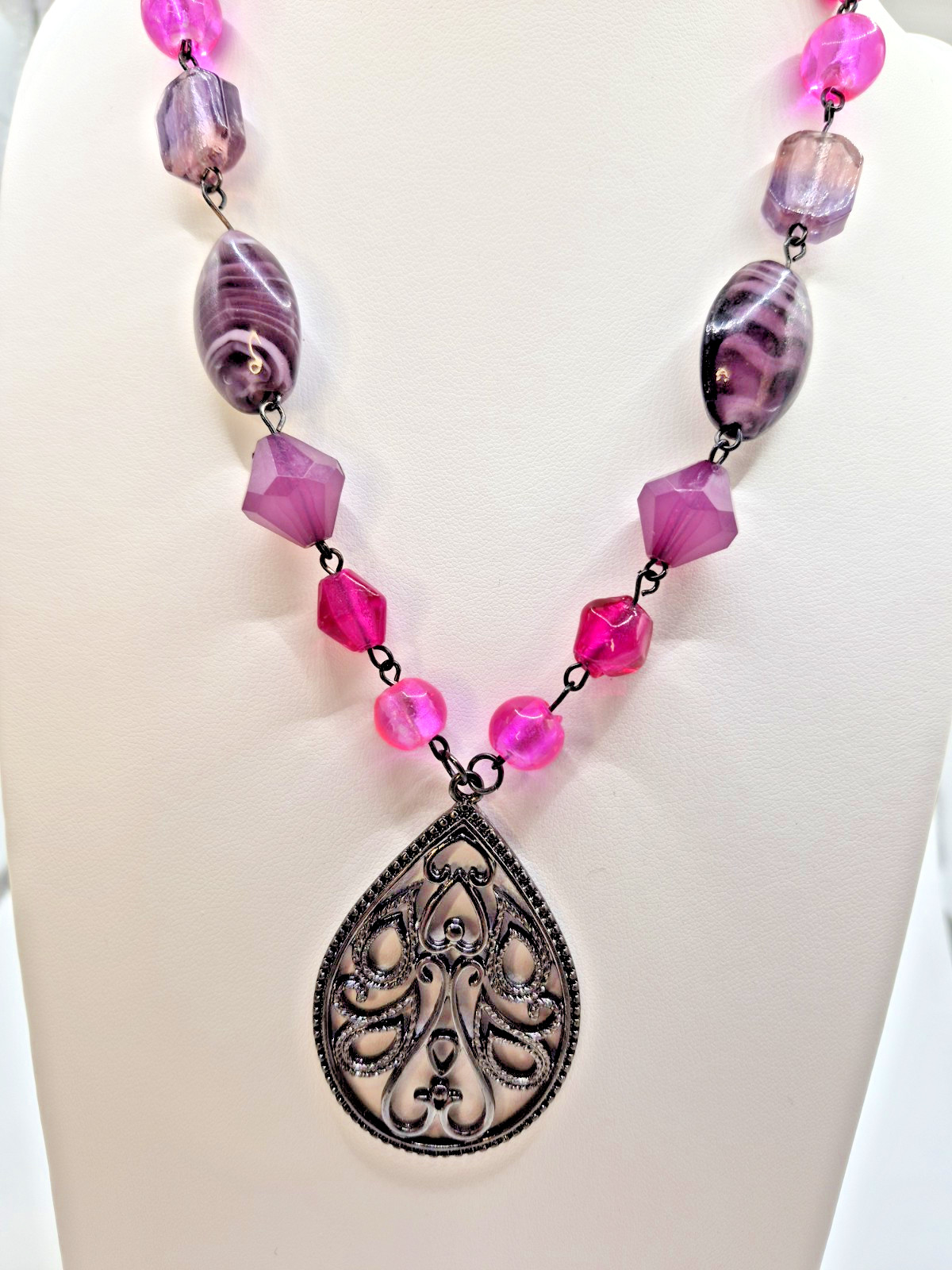 Necklace Boho Pink Purple Dyed Shell w Gunmetal Hearts Drop 20″-23″ Adjustable