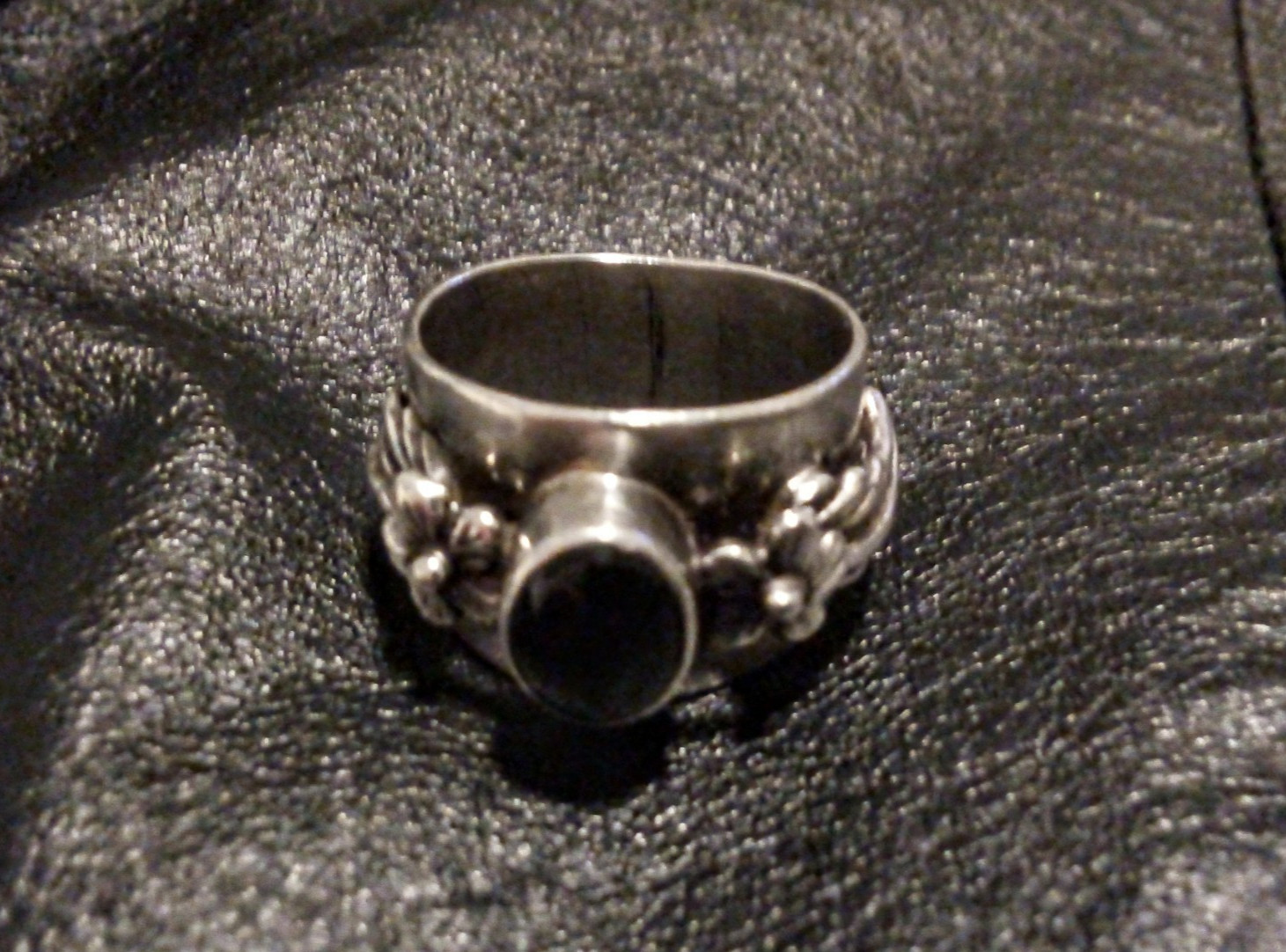 Genuine Vintage Sterling Silver Black Onyx Wide Band Flower Ring Sz 5.5, S West