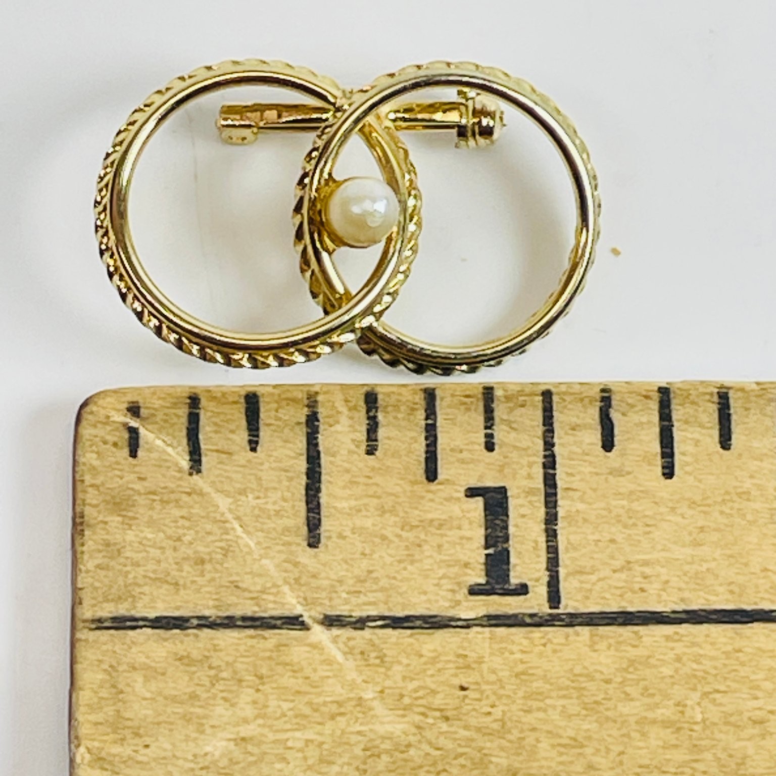 Gold Filled Interlocking Circles Brooch Pin 1.15″ Rope Twist Faux Pearl 12K GF