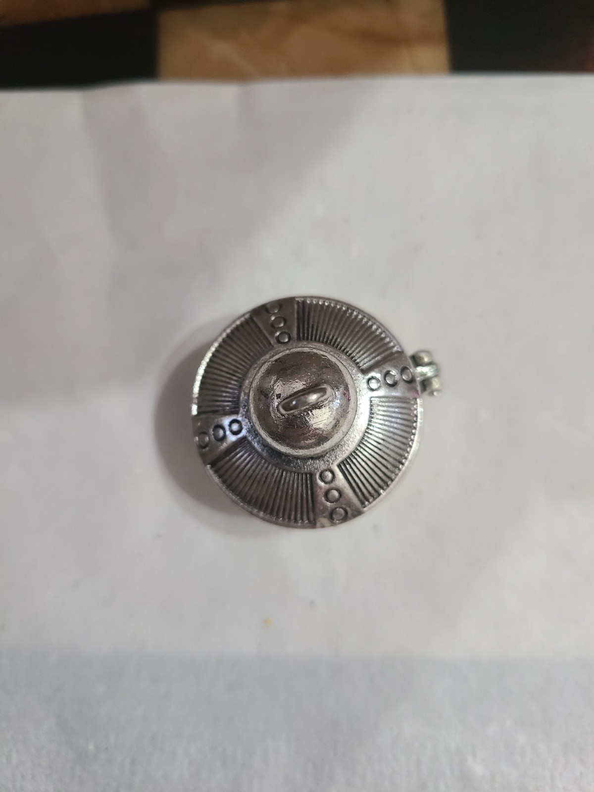 Silvertone Flying Saucer Alien Space Ship Hinged Trinket/Pill Box Pendant Charm