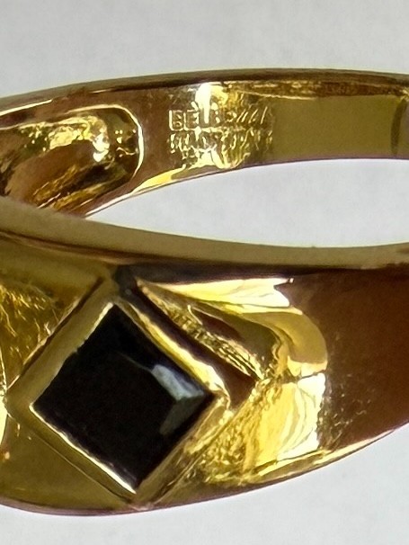 Onyx-like Bellezza Black Spinel Italian Goldtone Ring SIZE 8 stamped ITAOR ITALY