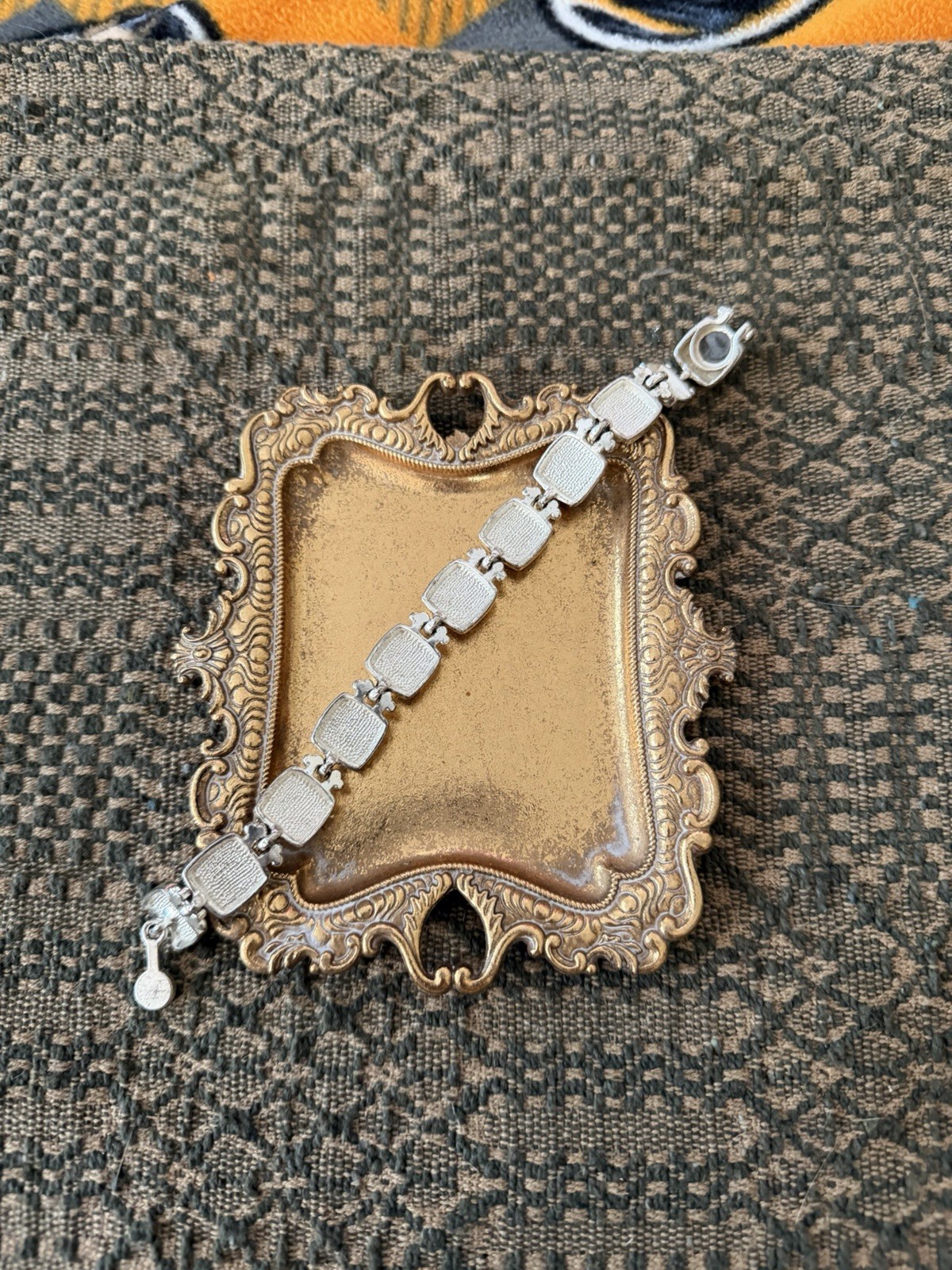 Vintage Silver Tone Metal Chain Link Bracelet with Lobster Clasp Closure