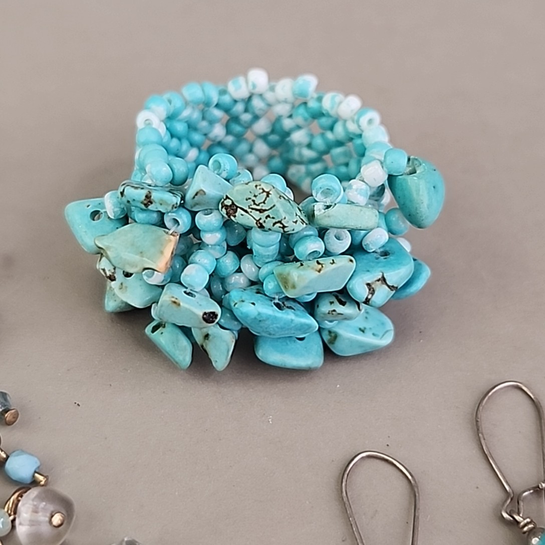 Bracelet Stretch Ring Pierced Drop Earrings Lot of 3 Blue Stone Beaded 6″
