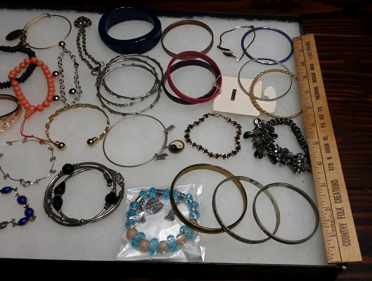 Bracelet Lot of 30 Multicolor Mixed Metals Styles Beads Wearable Vintage TO Now