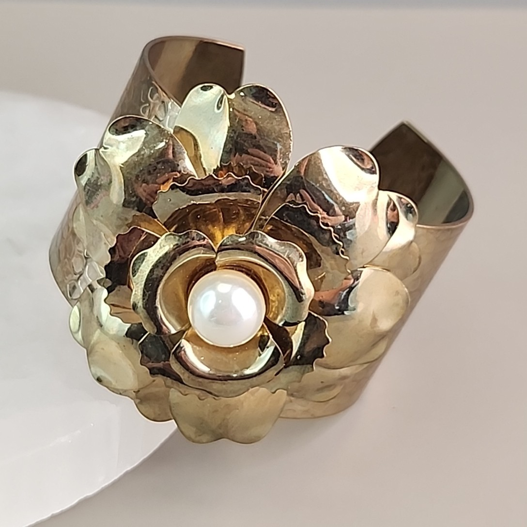 Flower Cuff Bracelet Wide Gold Tone 4cm Statement Chunky Pebble Stamped 7″