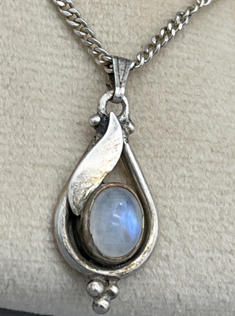 Vintage Sterling Silver Moonstone Pendant Necklace Chain Marked 925 51cm long