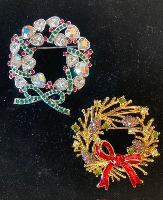 Swarovski Retired 2007 Christmas Wreath Brooch Pin (plus free gift)