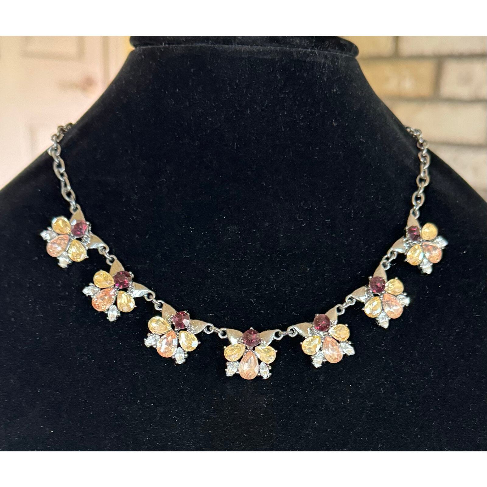 Plastic Color Changing Rhinestone and Metal Links Statement Collar Necklace