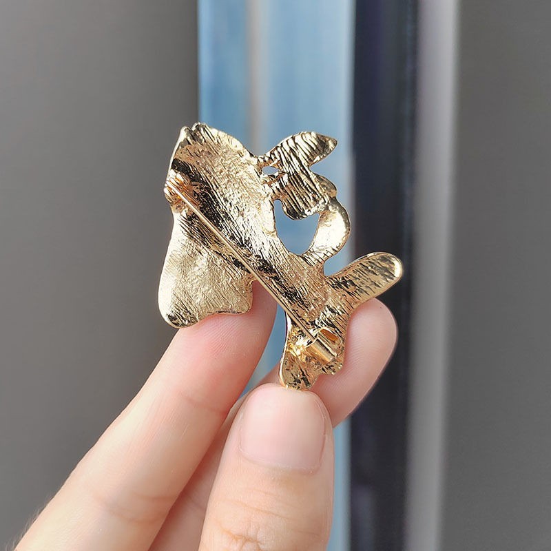 Cartoon Fish Brooch Goldfish Pin Cute Animal Jewelry Fashion Accessory For Women