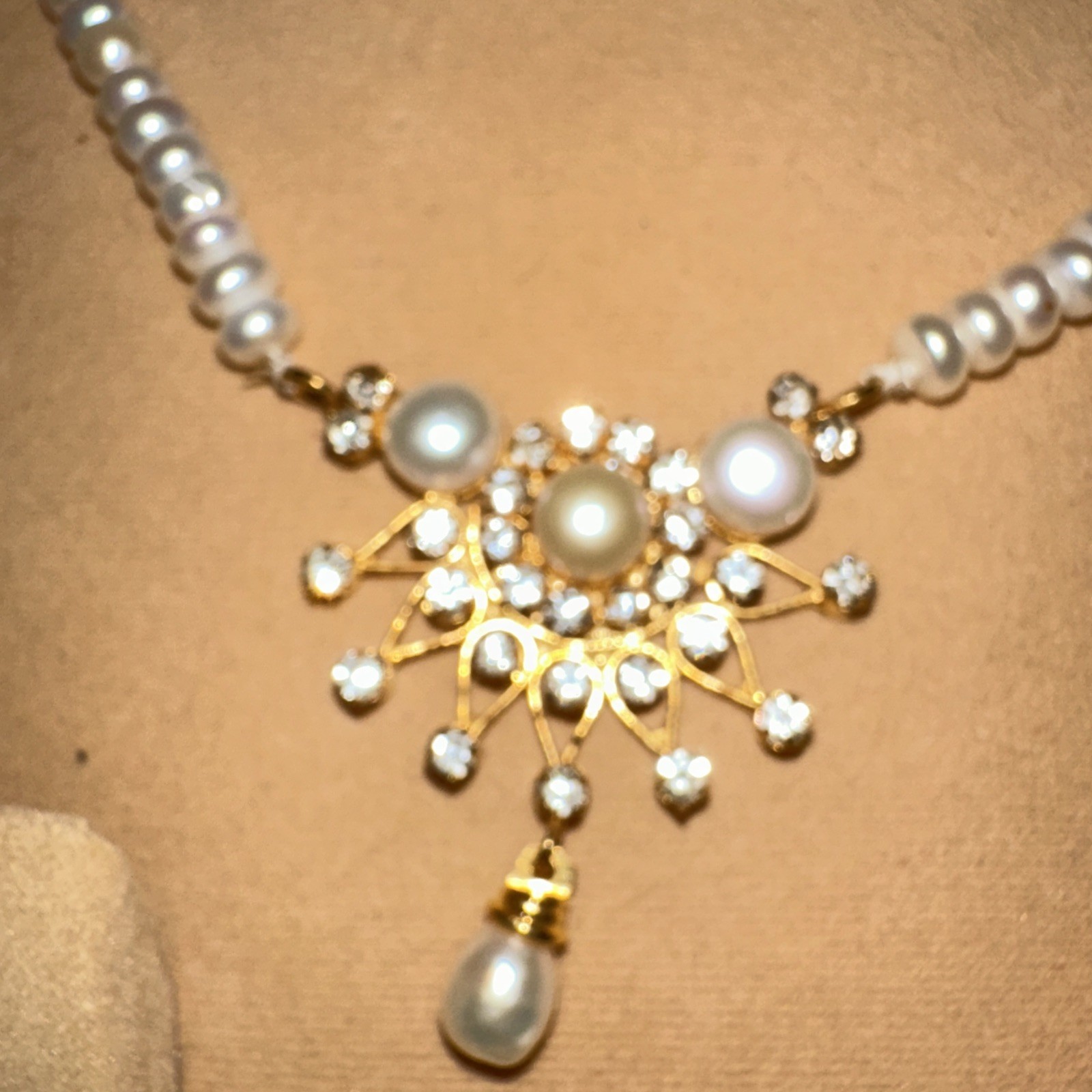 New v Elegant Good Quality Pears and Zirconia Necklace with Earrings Set