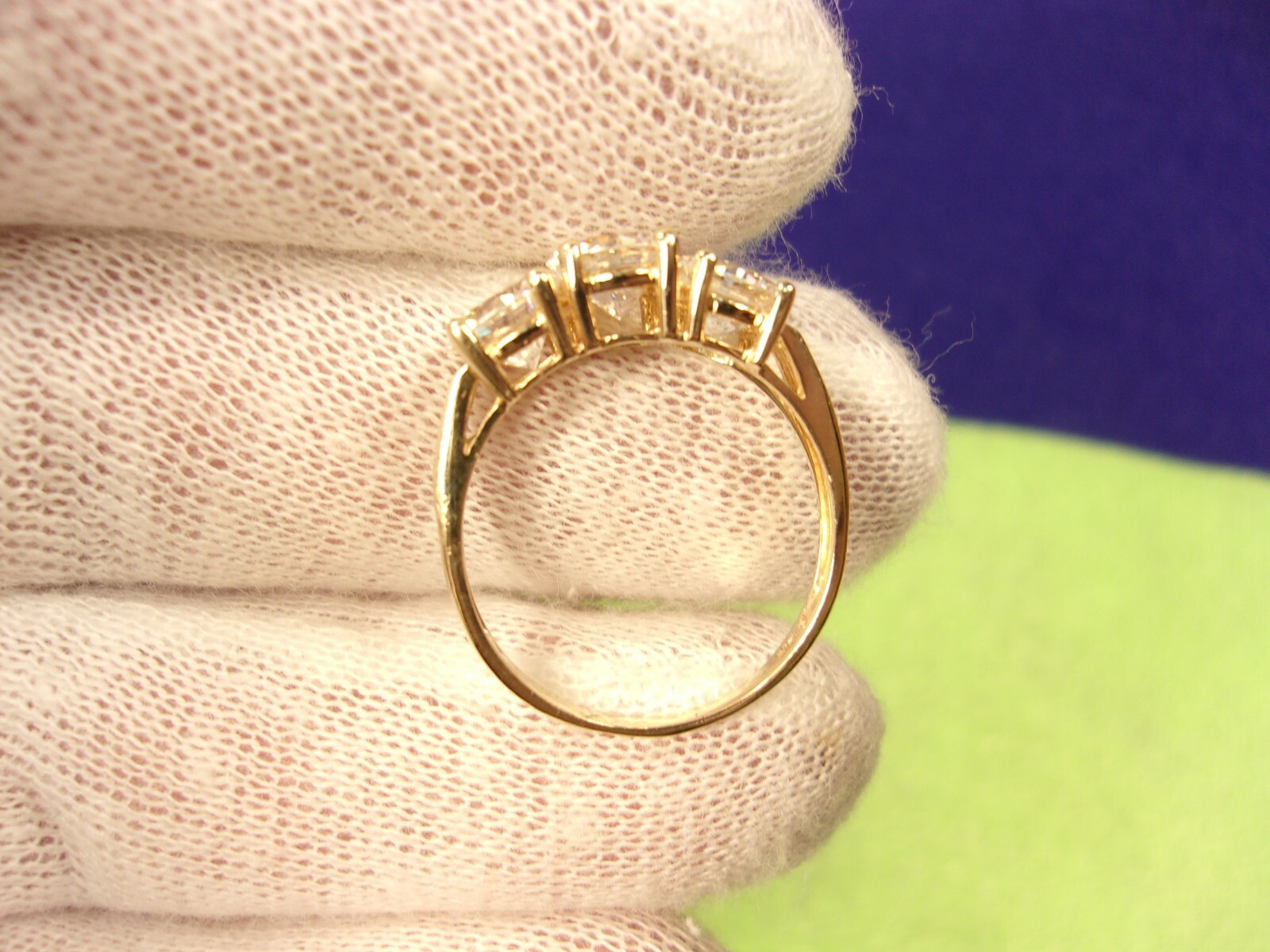 GORGEOUS 14K YELLOW GOLD & 3-STONE WHITE/CLEAR CZ RING, APPROX. 6.5mm DIAMETER