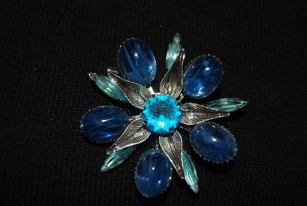 WONDERFUL VINTAGE SET OF THREE ASSORTED PINS OR BROOCHES AS PER PICTURES # M-015