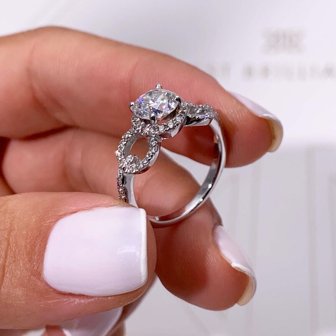 1.50Ct Round Cut Simulated Diamond Pretty Wedding Ring In 14k White Gold Plated