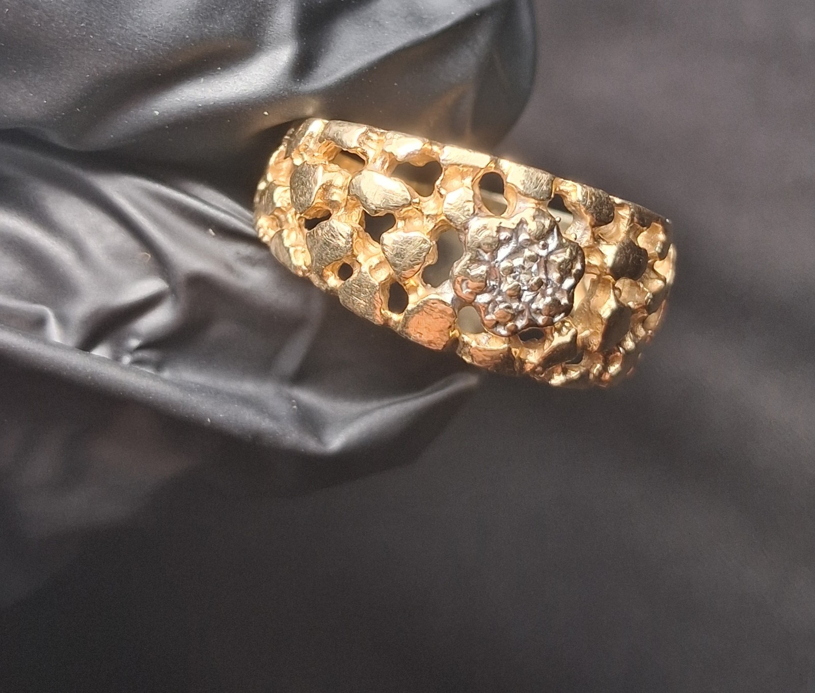 Vintage Solid 10kt Yellow Gold Nugget Style Ring