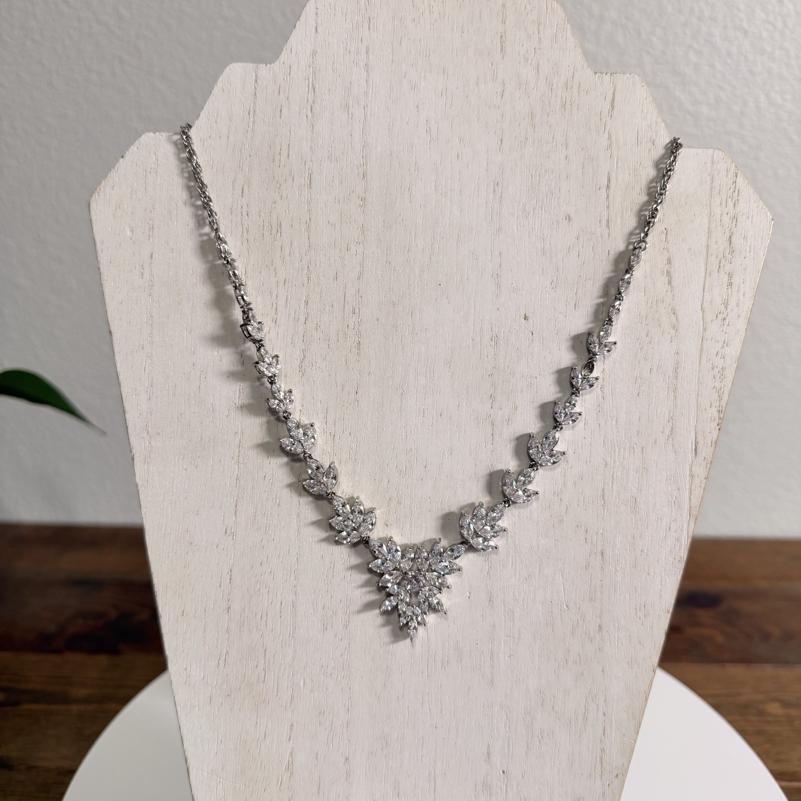 JCM Jacmel Mauritus Cubic Zirconia Silver Tone Necklace Prom Wedding 19″