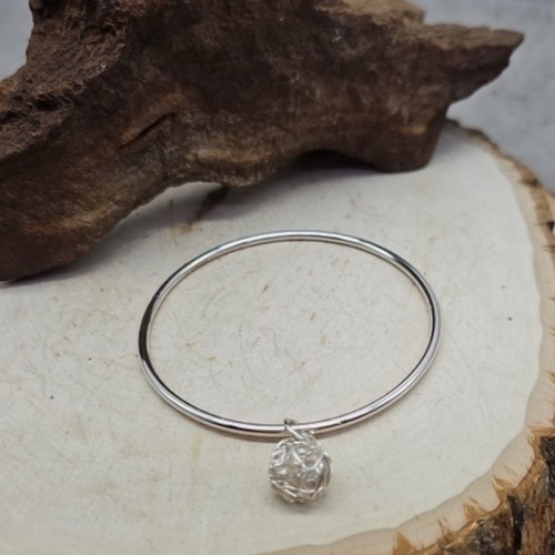 Silver Tone Alloy 7″ Bangle Bracelet w/ 11mm Messy Ball Charm! Unique