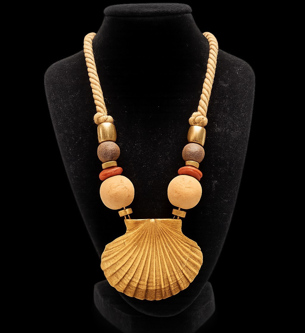 Vintage Seashell Pendant Statement Necklace Rope Cord Gold Tone Beach Boho 18″
