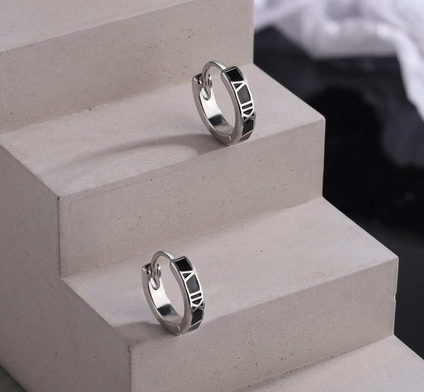 925 Sterling Silver Plated Small Roman Numbers Huggie Earrings 14mm Women Men J3