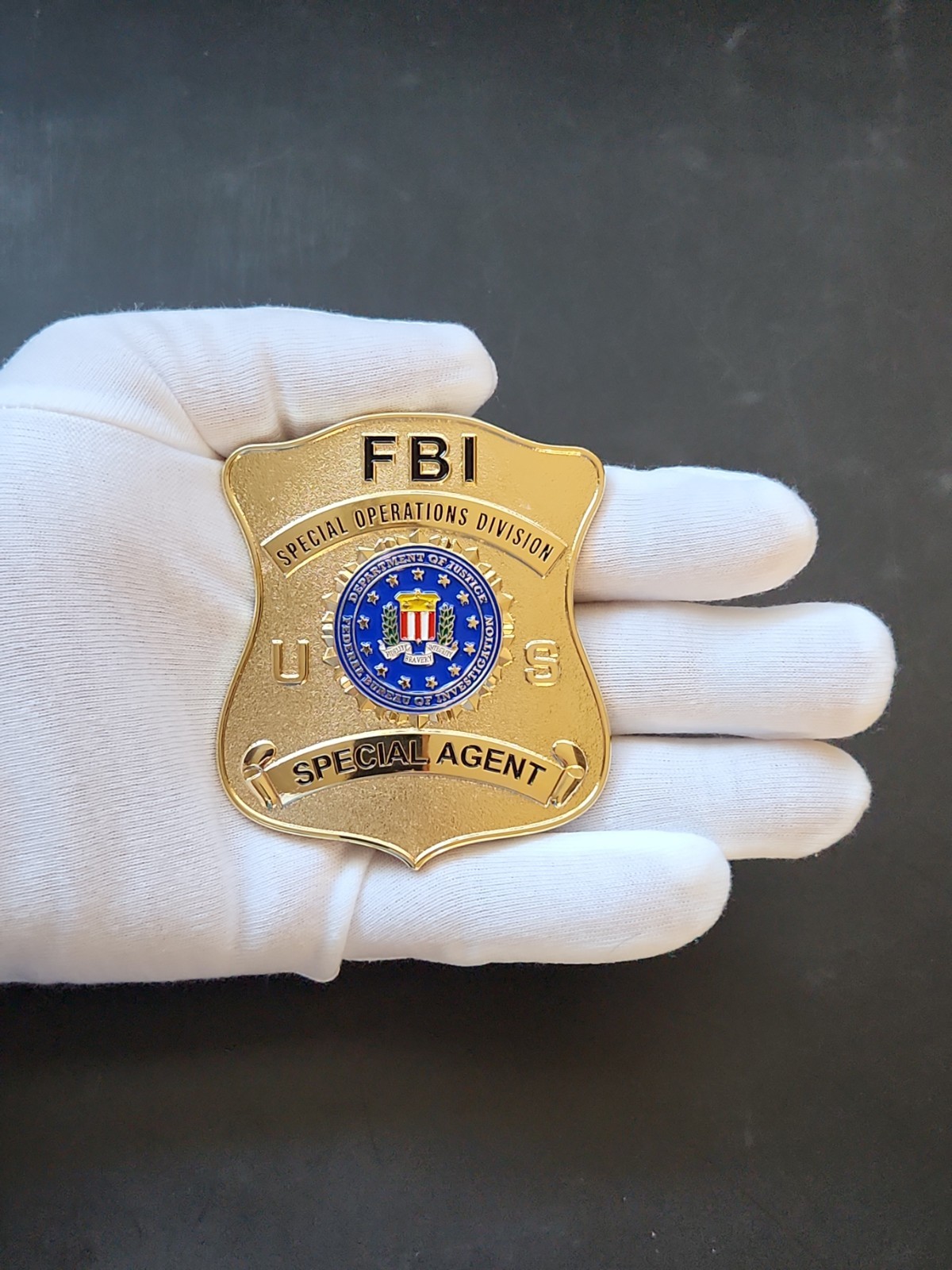 FBI Replica Metal Badge with Holder, for Cosplay, Movie Prop, and Collectors,