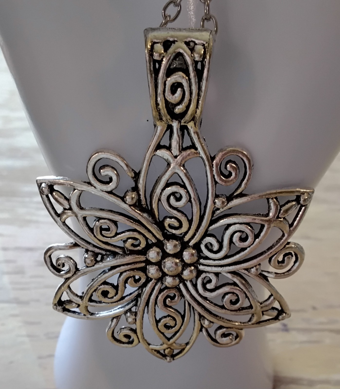 Necklace Pendant FLOWER STAR BURST 13.5″ CHAIN Silver Tone 🎁 Beautiful Jewelry
