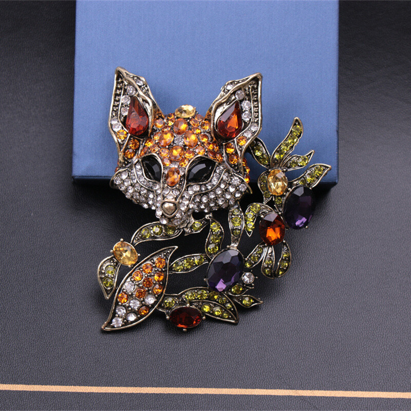 Elegant Vintage-Inspired Fox Brooch with Sparkling Rhinestones