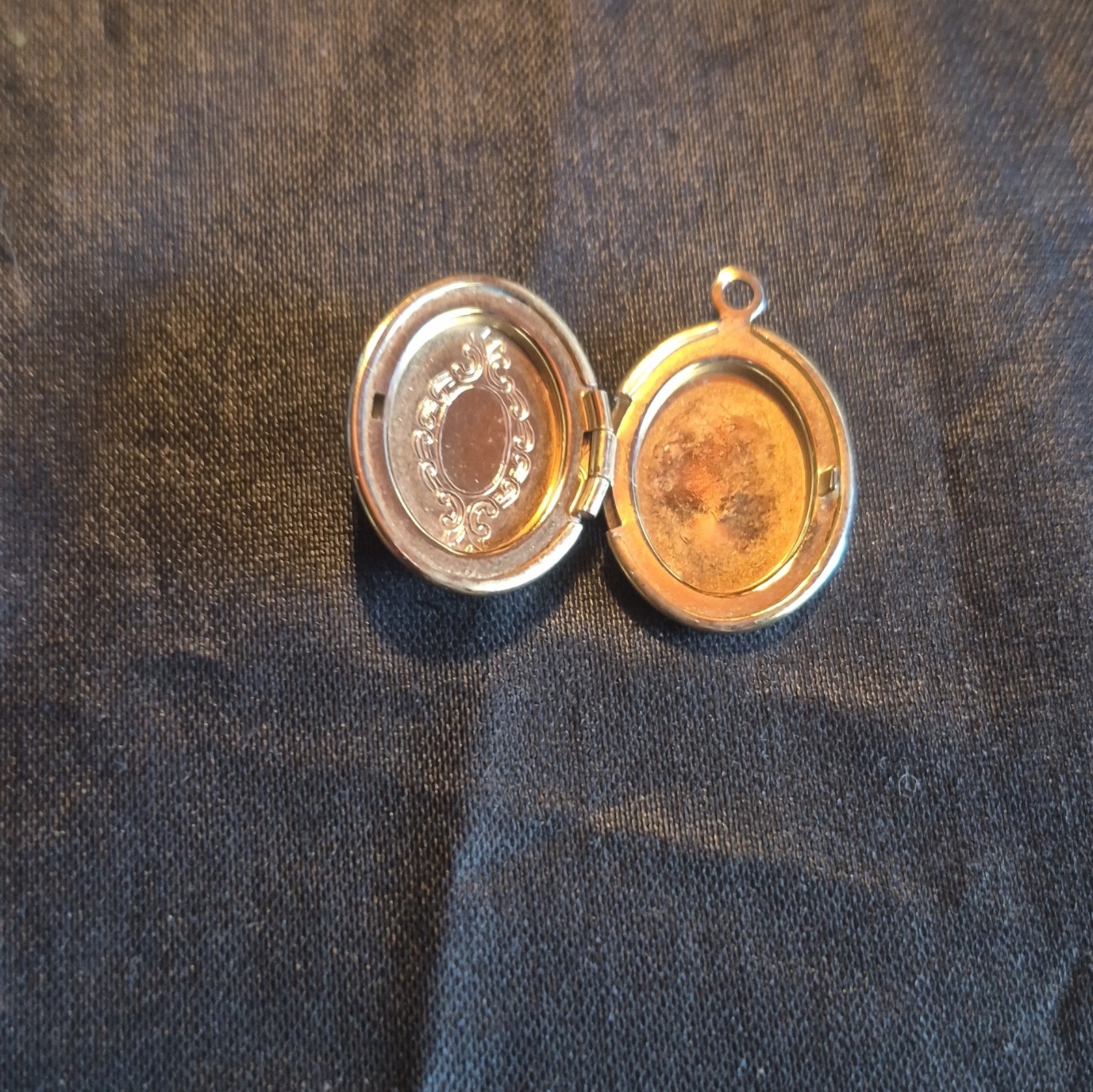 Oval Floral Photo Locket Pendant, Silver Tone Metal, Photo Holder
