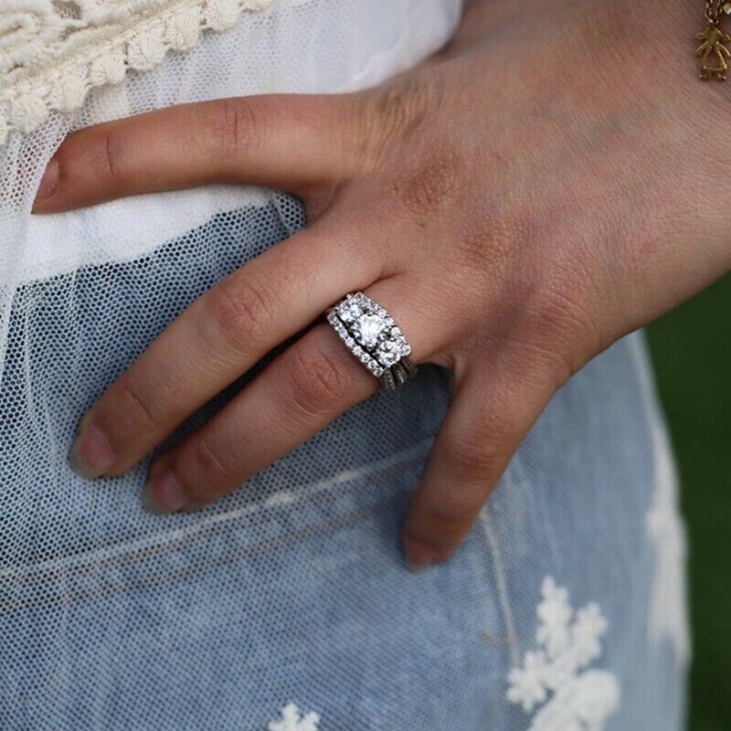Gorgeous 2.50Ct Round Cut Simulated Diamond Wedding Ring 14K White Gold Plated