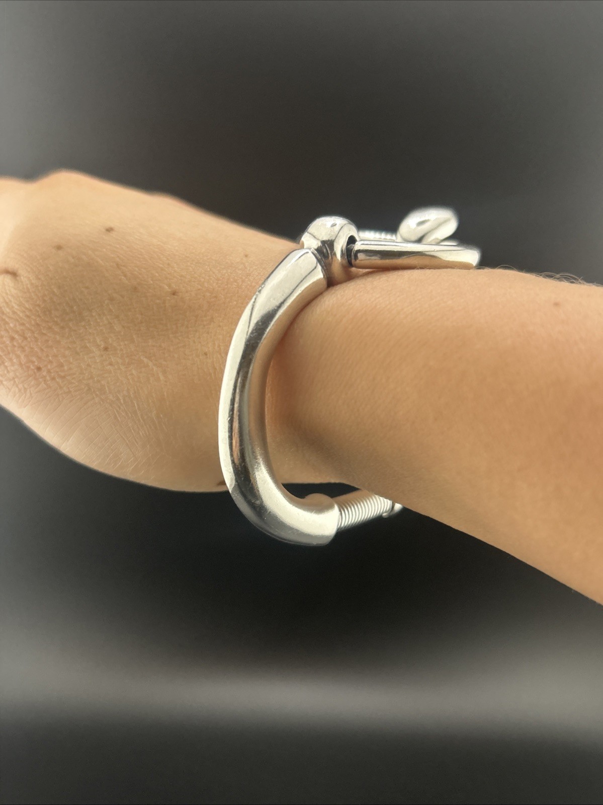 Solid Silver Plated UNOde50 “Hooked On A Feeling” Shackle- Shaped Clasp Bracelet