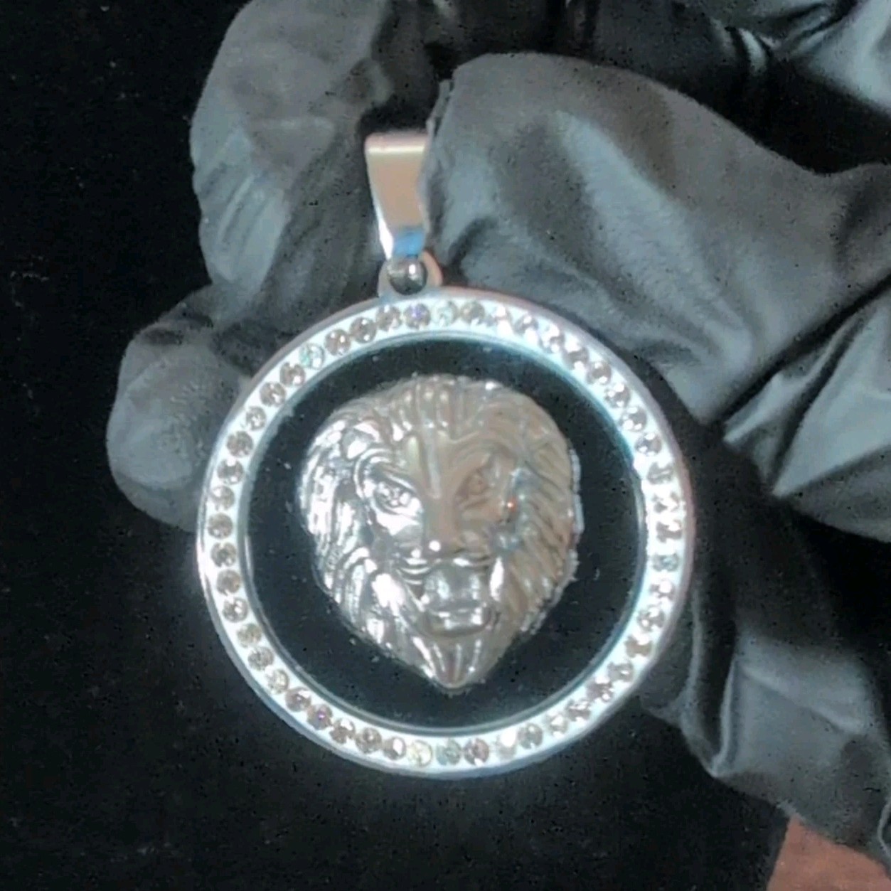 Silver Tone Lion Head Round Pendant Charm Animal Jewelry Fashion Accessory