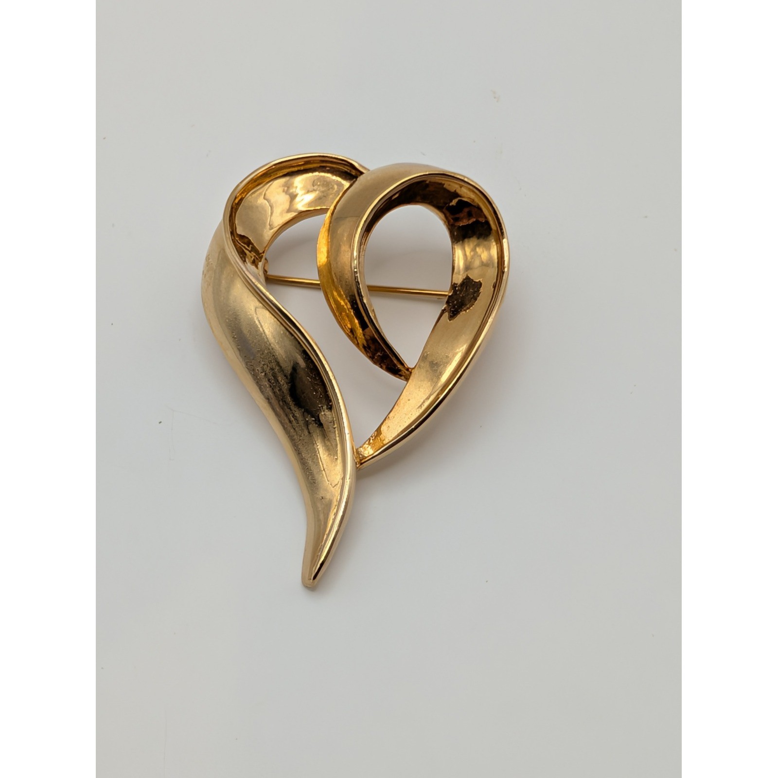 Allison Reed Gold Tone Open Heart Brooch Pin Ribbon Swirl Vintage 2″