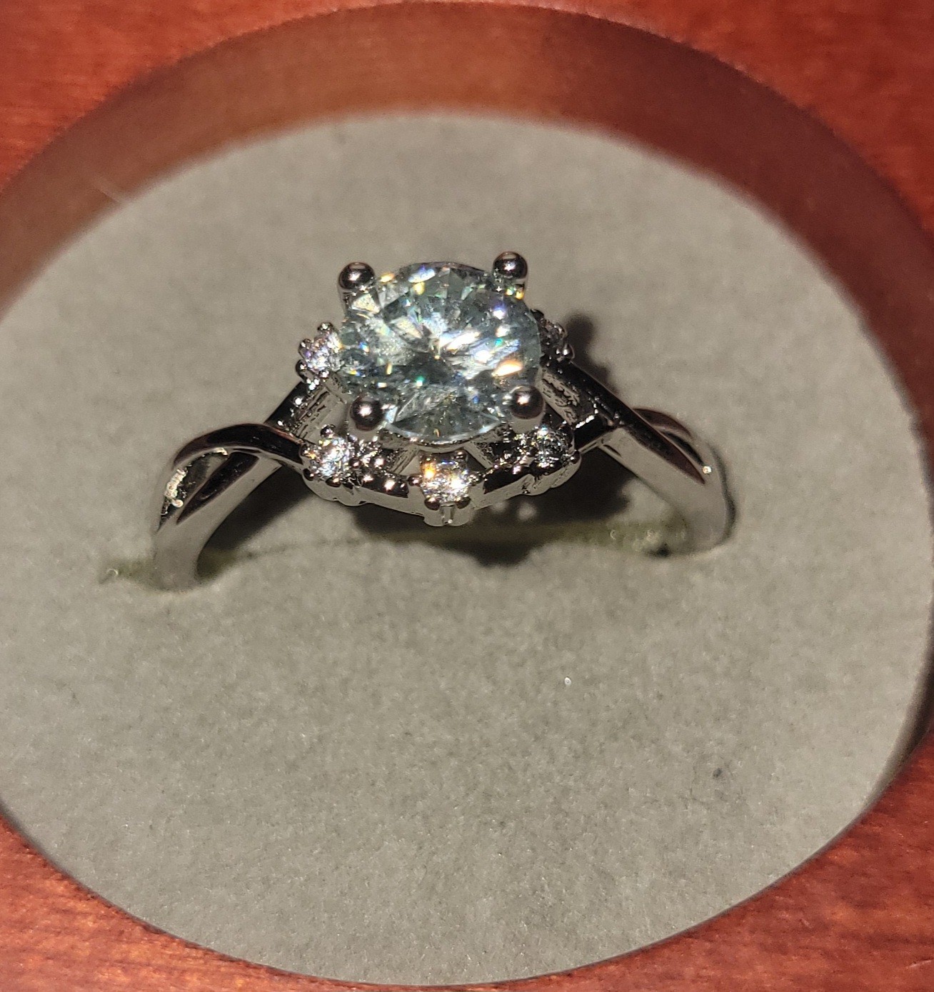 GRA 14k White Gold Plated Brass 1.0ct D Round Lab Moissanite Prong Ring Adjusta/
