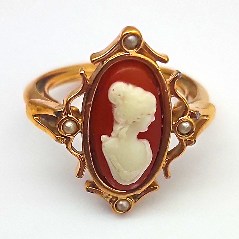 Avon Gold Tone Oval Cameo Ring Red/White Bezel Set Signed Adjustable Sz 8