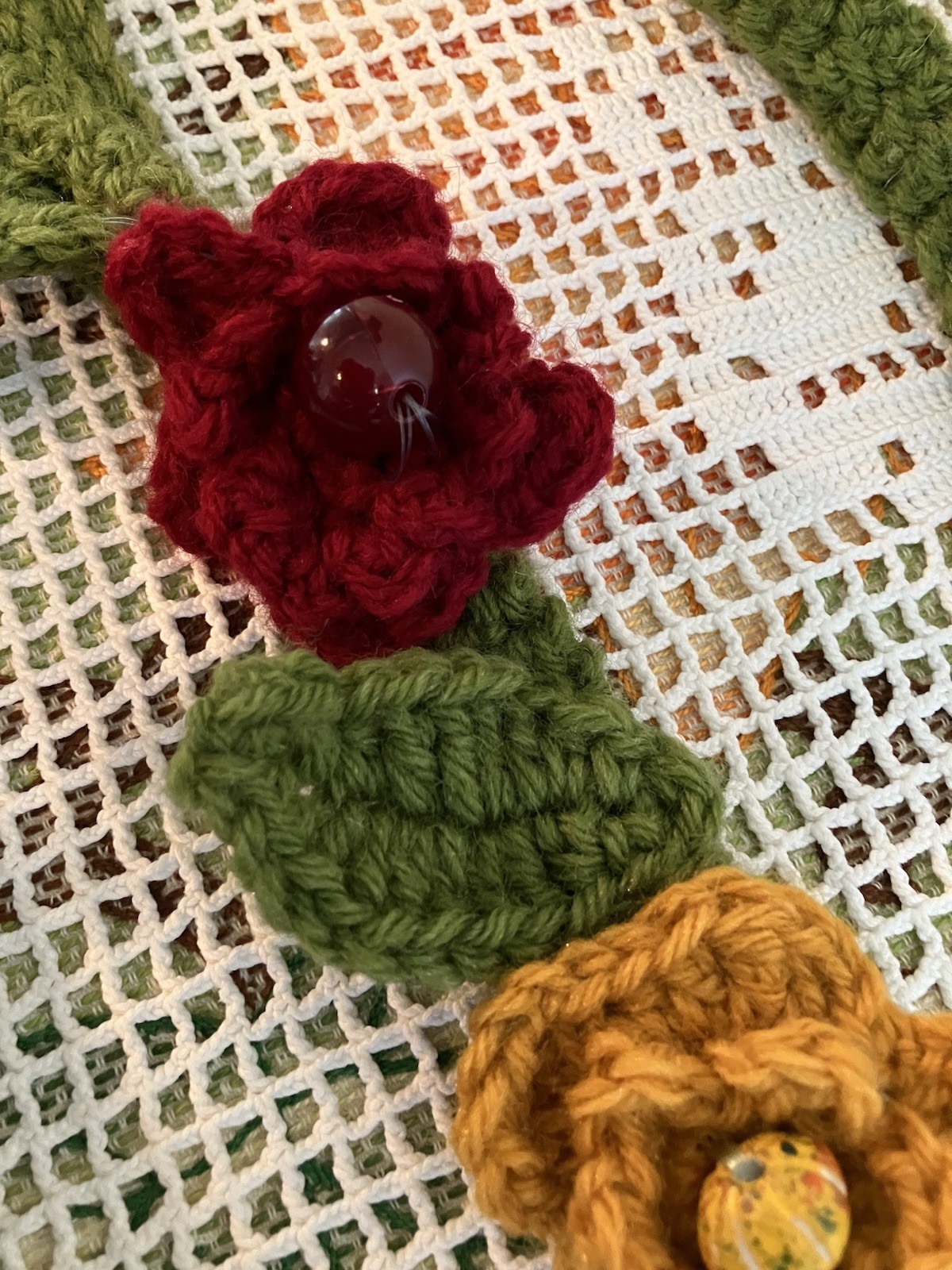 CROCHETED GREEN & MULTICOLORED FLOWERS W/ BEADS LARIAT BELT SCARF WRAP NECKLACE