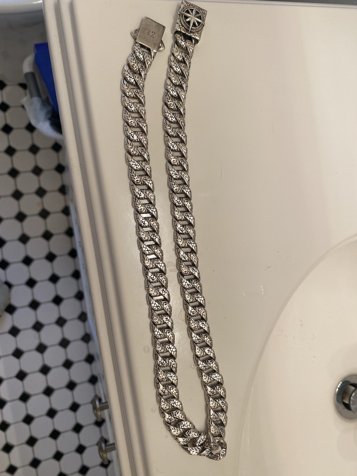 Clocks and Colours Capsize Chain 178g/6.2oz