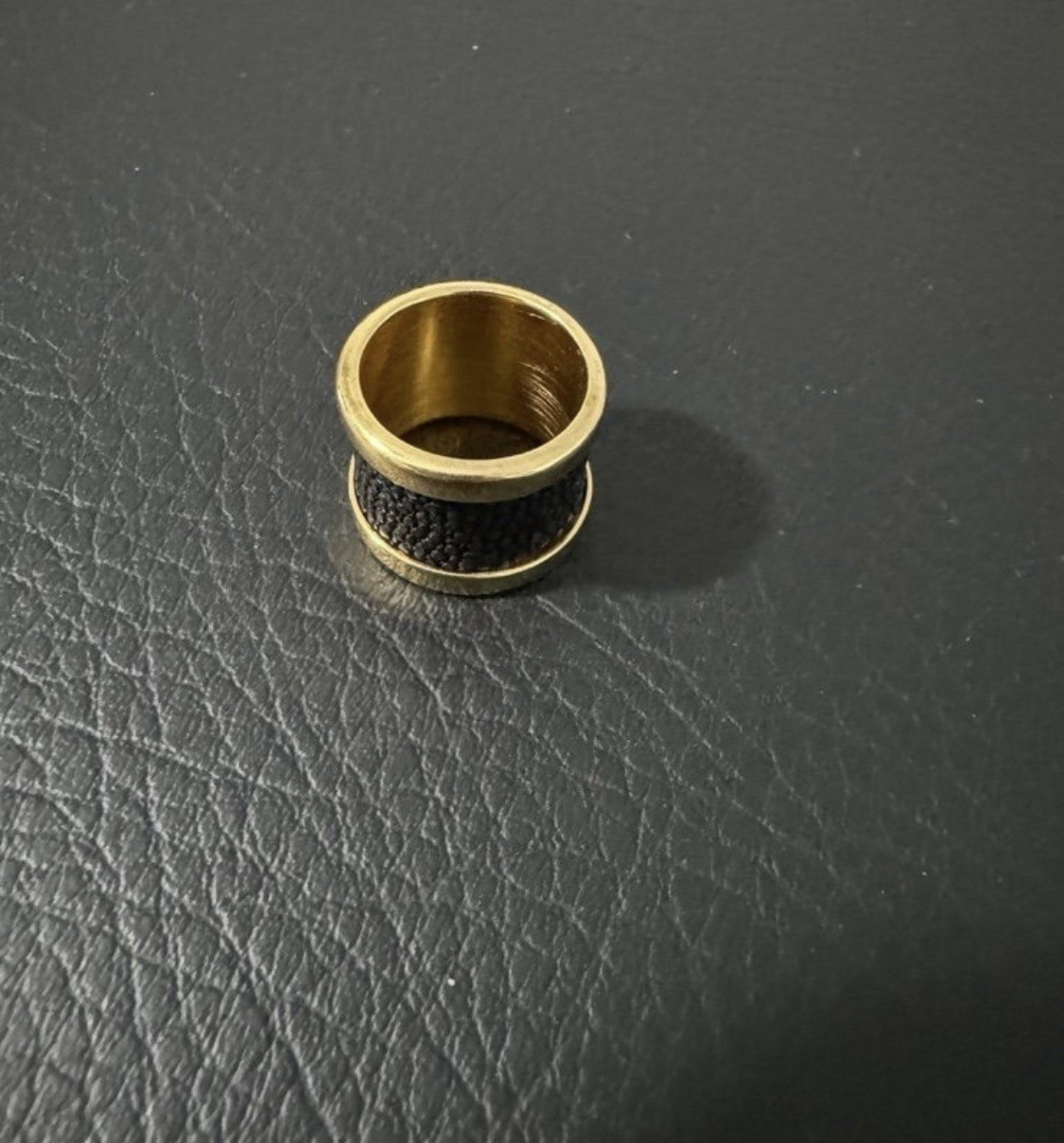 ITALIAN ITAOR BEAUTIFUL STERLING &GOLD OVERLAY RING WITH SPARKLY BLACK CRYSTAL 6