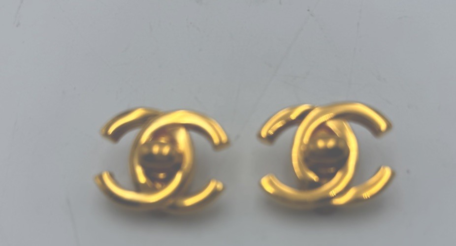 CHANEL 1996 CC Gold Turnlock Clip-On Earrings RARE