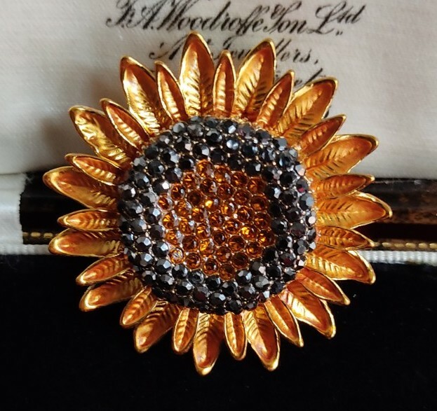 Vintage Style Realistic Sunflower Brooch / Pendant Shawl Pin