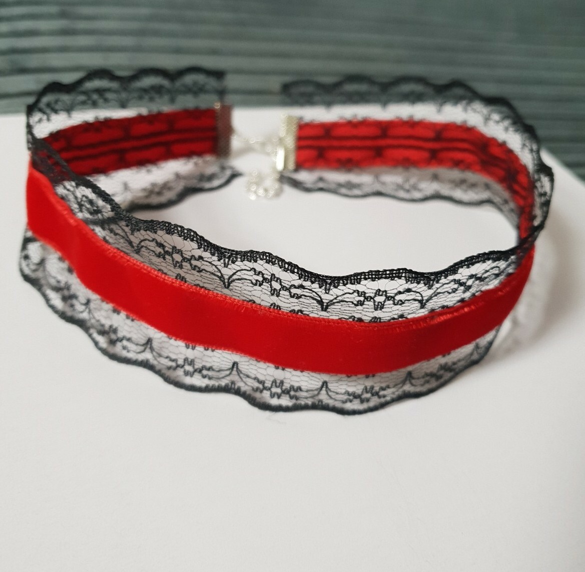 Ladies Crystal Dimonte pearls velvet ribbon embroidered lace Chakor Necklace.