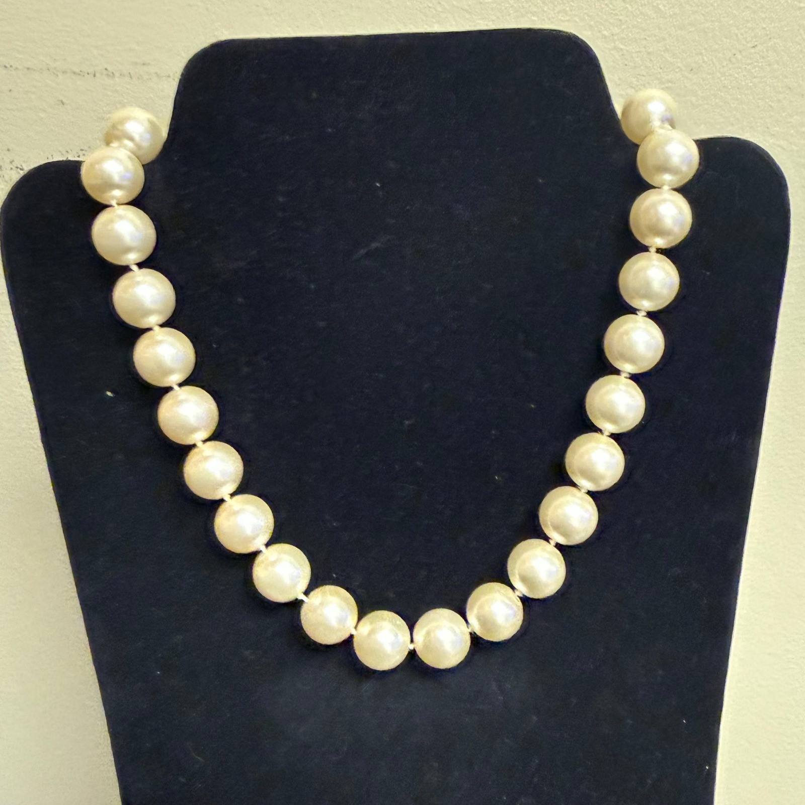 Vintage Style Cream Faux Pearl Necklace Rhinestone Magnetic Orb Clasp 18 Inch