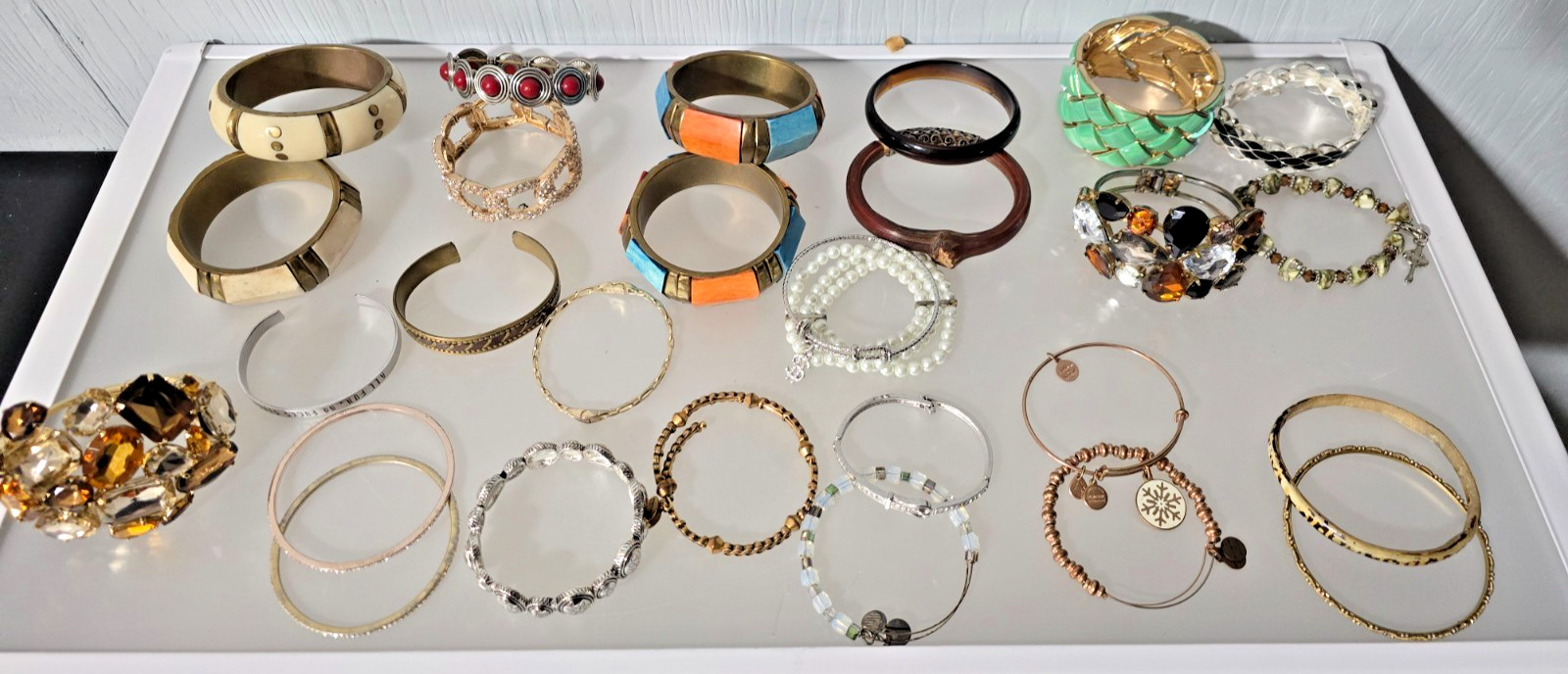 Special Mixed metal material colors and designed, lot of 28 bracelets