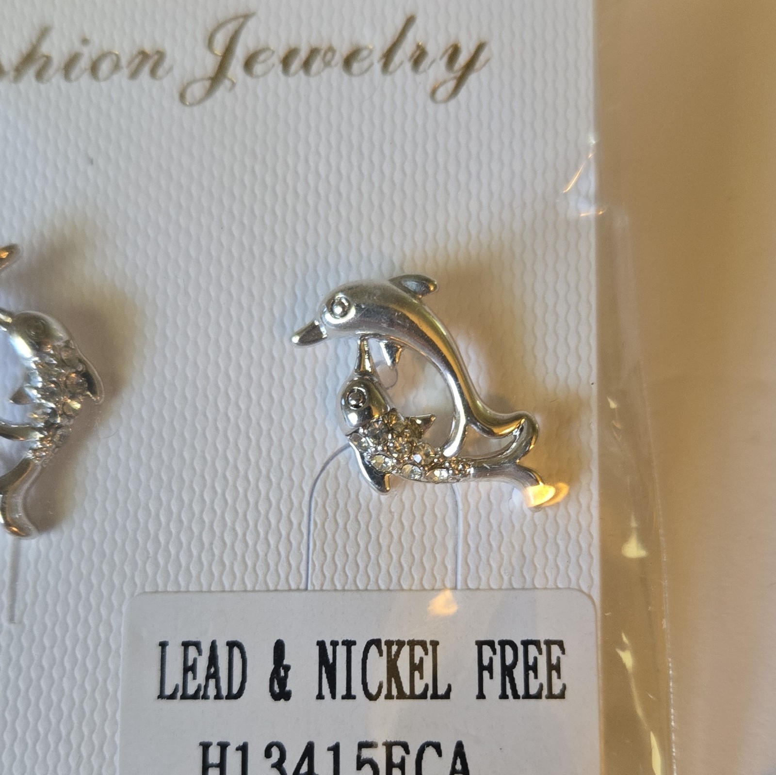 Earrings Dolphin Stud Silver Tone Nickel-Free FUN Marine Design 1 Pair New