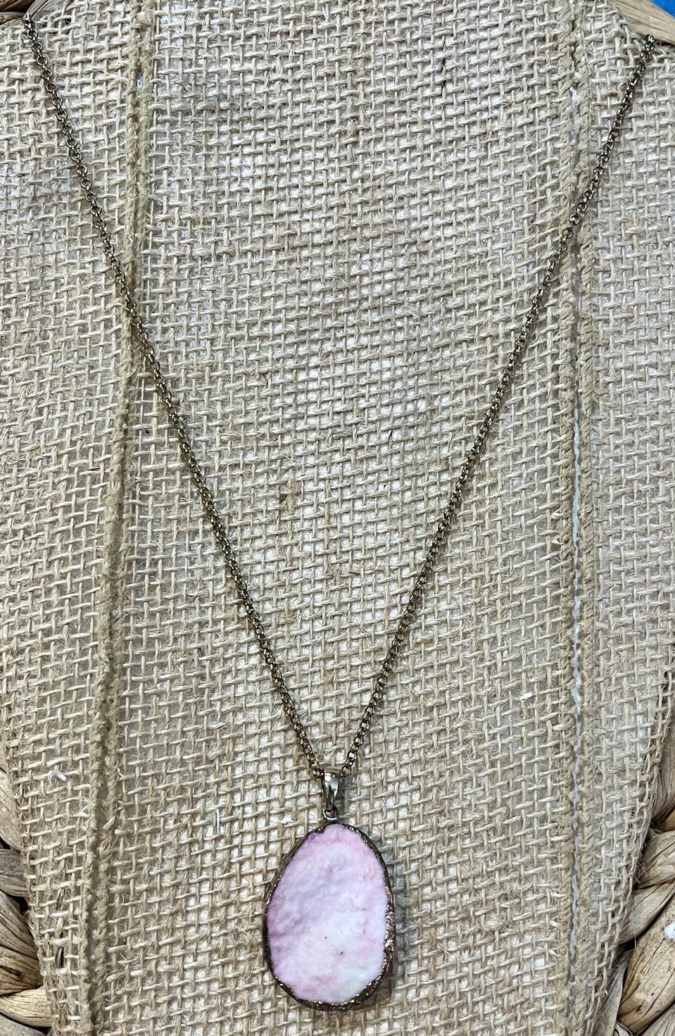 Vtg Pink Druzy Agate Pendant Gold Tone Trim 31in ~ 35in Boho Hippie Gypsy