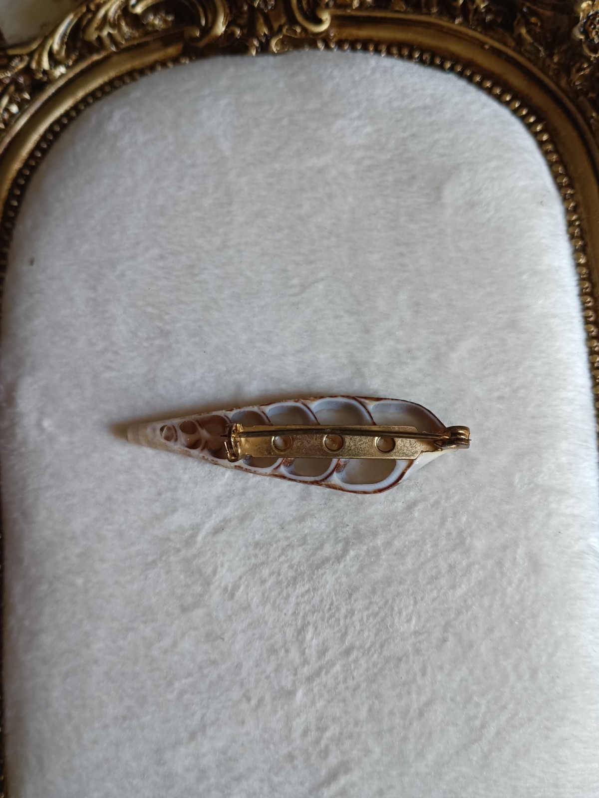 vintage Gold Tone Leaf Brooch Pin Shell Openwork Inlay White Brown Metal