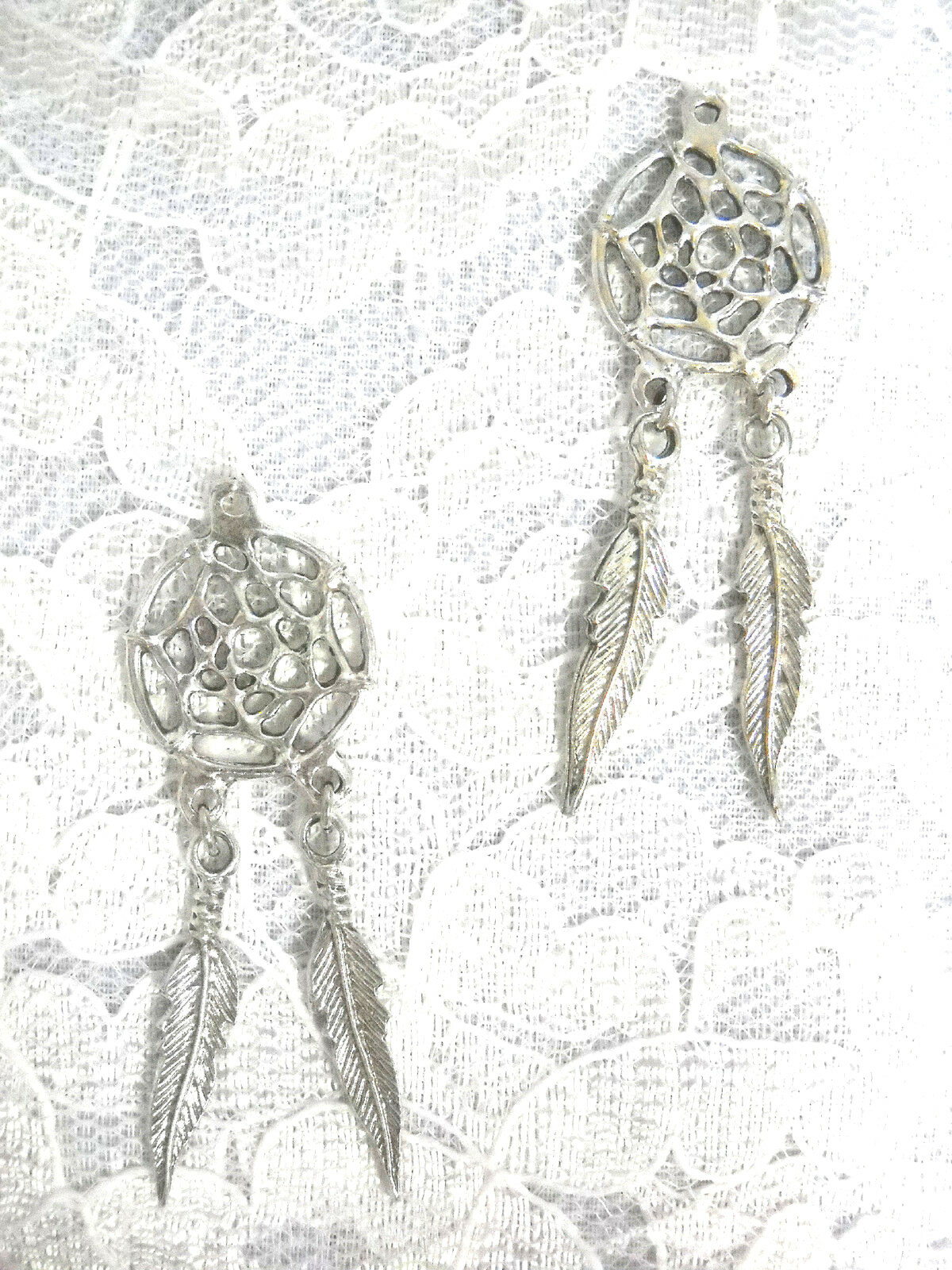 SPIRIT WEB DREAM CATCHER with 2 FEATHERS CHARMS USA CAST PEWTER DANGLE EARRINGS