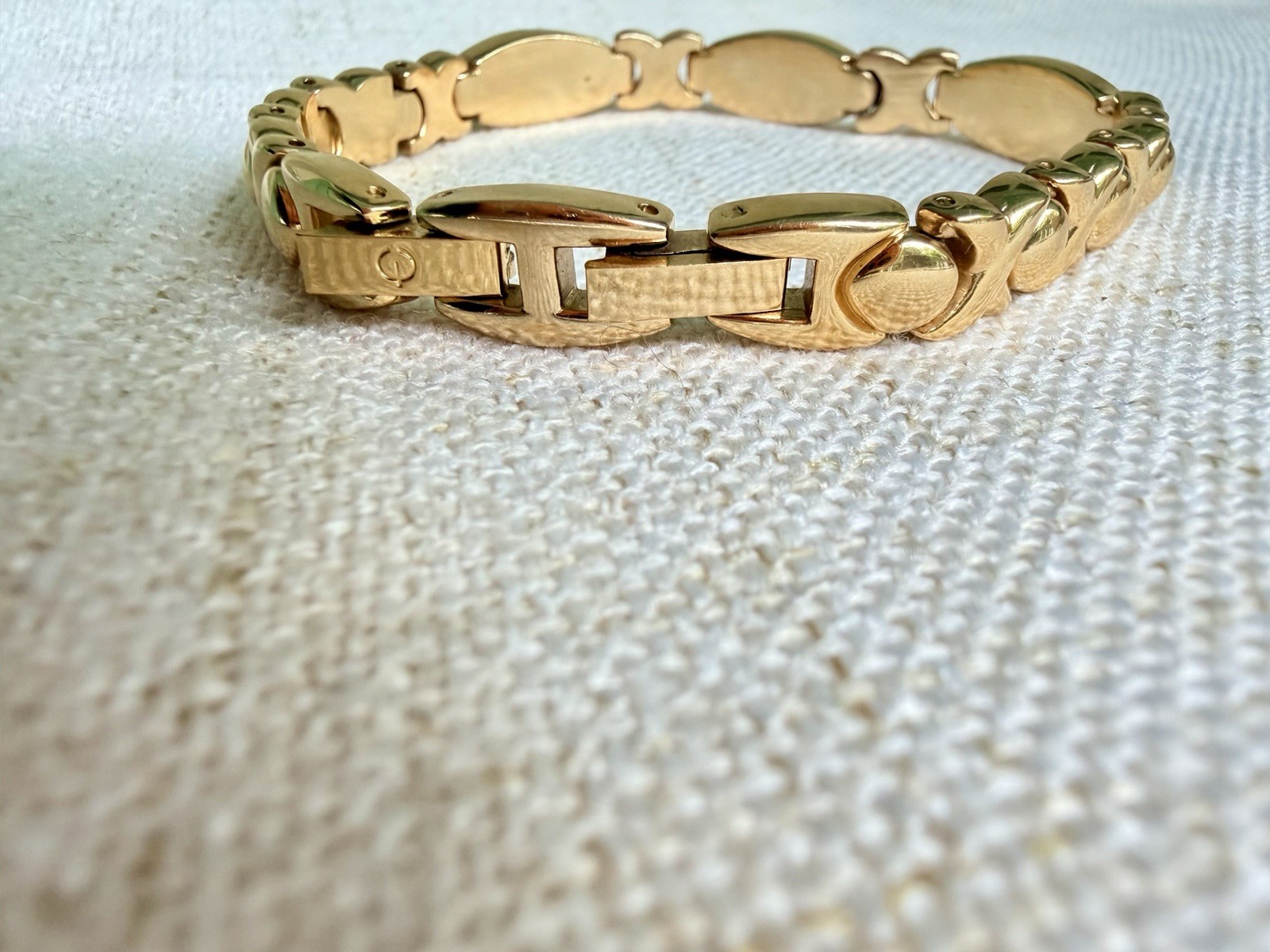 Vintage Gold Tone Link Bracelet Green Jade Look Cabochon Panel 7.25”