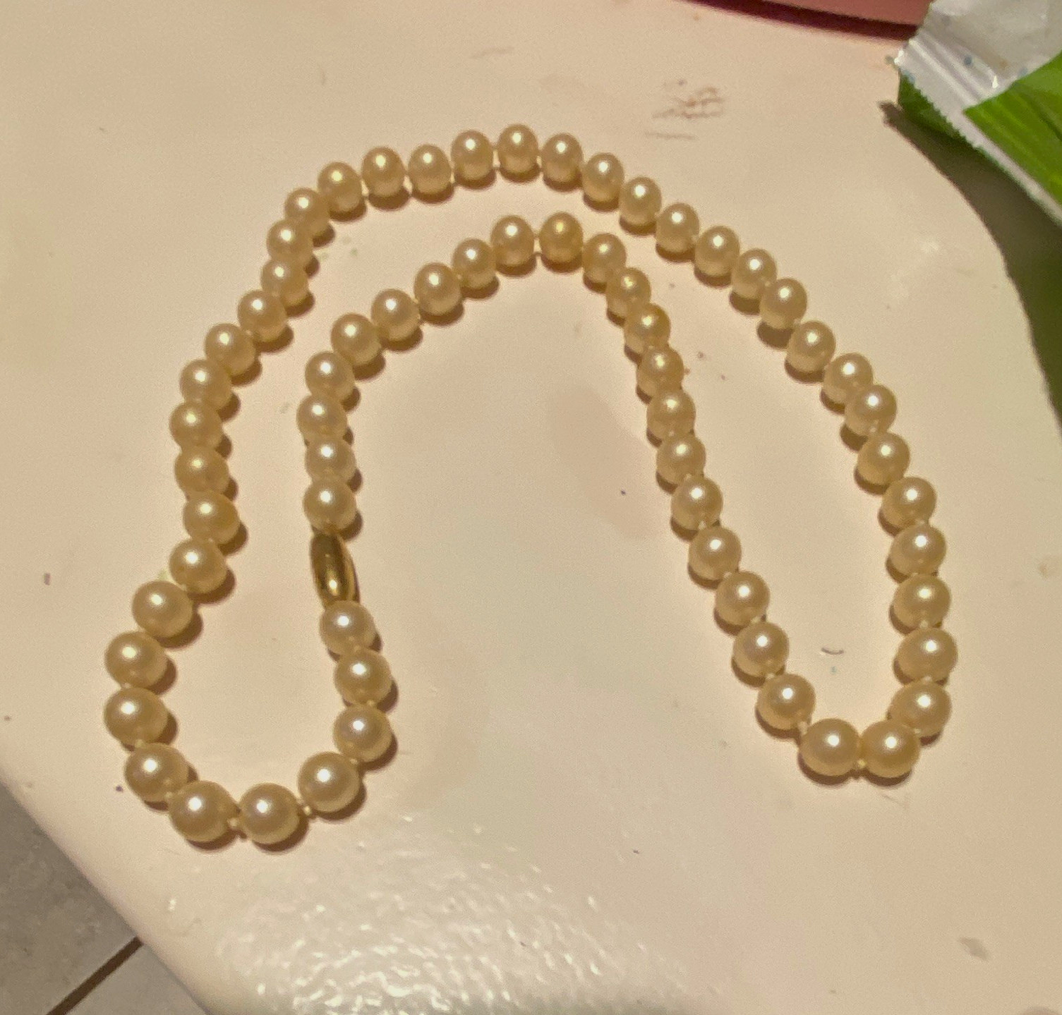 Single Strand Ivory Simulated Pearl Beaded Necklace Gold Tone Barrel Clasp